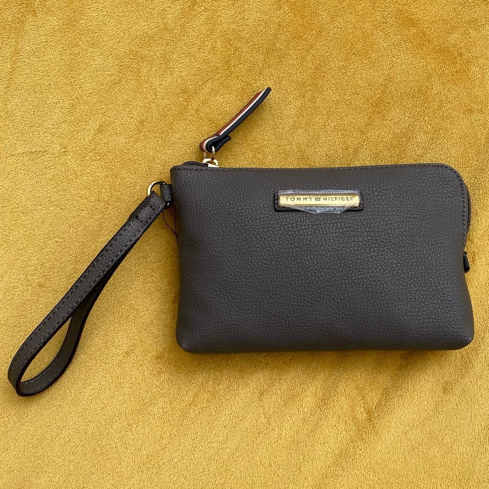 TOMMY HILFIGER Brown Pebbled Faux Leather Wristlet - Brand New w/Tag